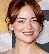 Emma_Stone_-_Bugonia_New_York_Premiere_at_Museum_of_Modern_Art_in_New_York_City_on_October_212C_2025_02.jpg